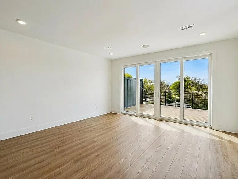 1301B Katie Ave — Photo 1