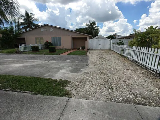 5852 Albert Road - 1 — Photo 3
