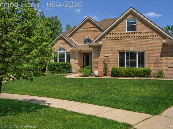 25670 Meadow Ct, South Lyon, MI 48178