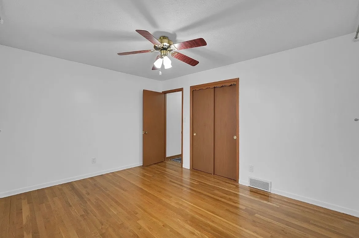 3 bed, 2043 sqft, $2,200 — Photo 1