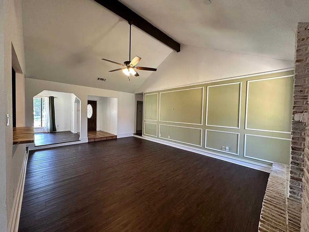 3 bed, 2.0 bath, 1684 sqft, $2,045 — Photo 3
