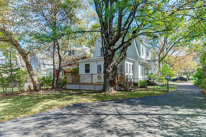 3rd image of 1053 Brierwood Boulevard