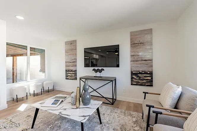 938 W Mission Ln — Photo 25