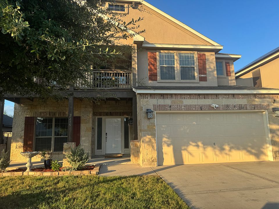 1st image of 215 Washingtonia Dr