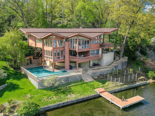 8 Meadowbrook Ter