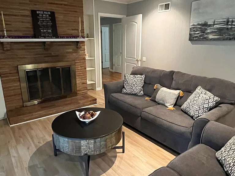 1102 Whitaker Cv — Photo 1