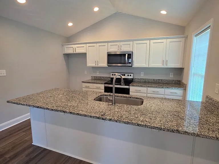 106 Spruce St — Photo 3