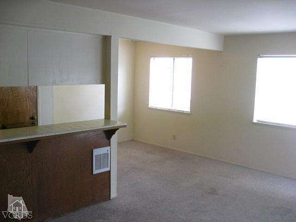 4th image of 2622 N Anchor Ave