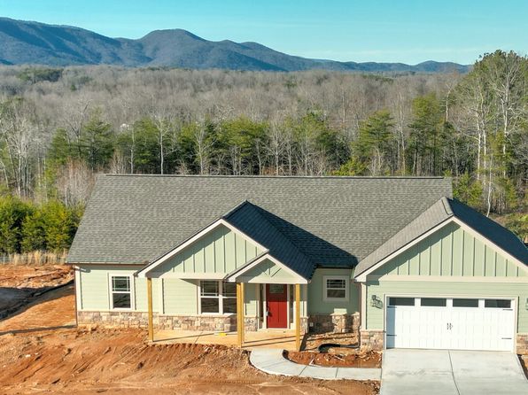 208 Hunts Ridge Dr, Cleveland, GA 30528