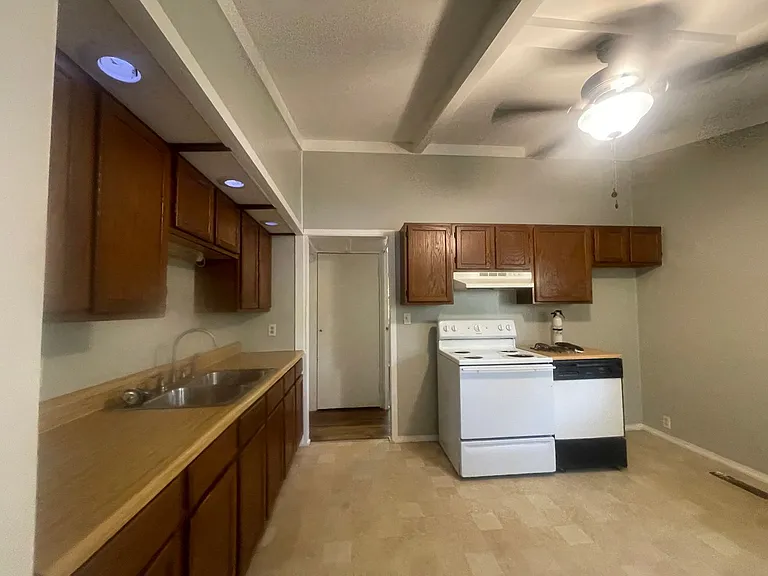 212 S Emerald Ln — Photo 7