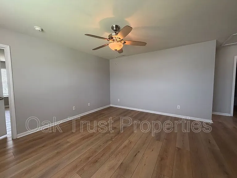 701 Greymohr Ln — Photo 11