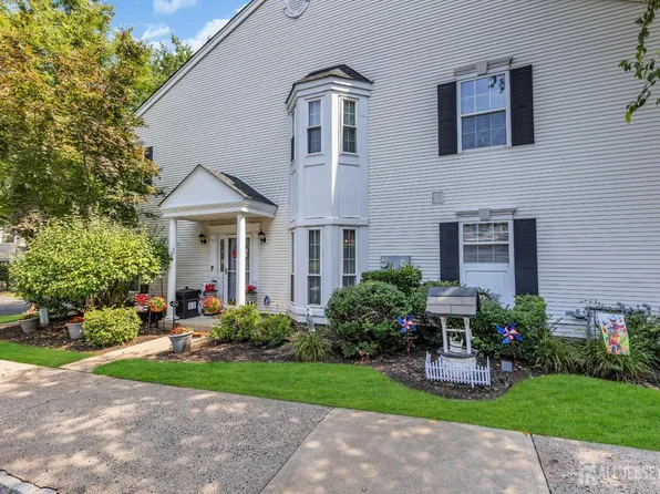 401 Harvest Ln, South Brunswick, NJ 08852
