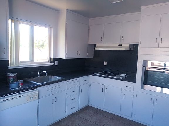 4th image of 3216 Moorpark Ave