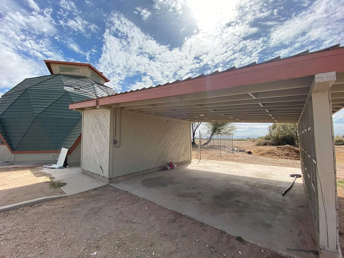 Iconic Dome House for Rent Unique Country Living with Pet-Friendly Space Near Holtville — Photo 3
