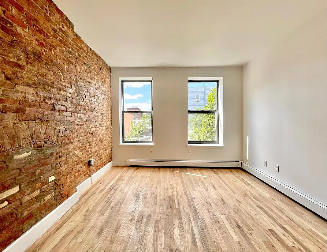 122 Linden Street — Photo 1