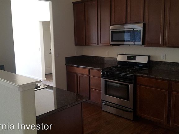 3rd image of 3833 Southpark Pl