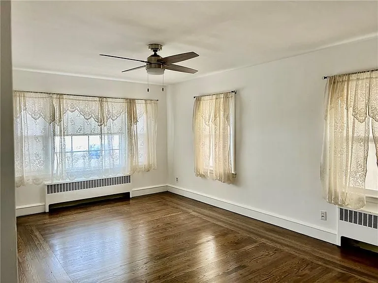 2 Locust Ave — Photo 13
