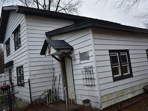 3rd image of 31 McNutt Ave