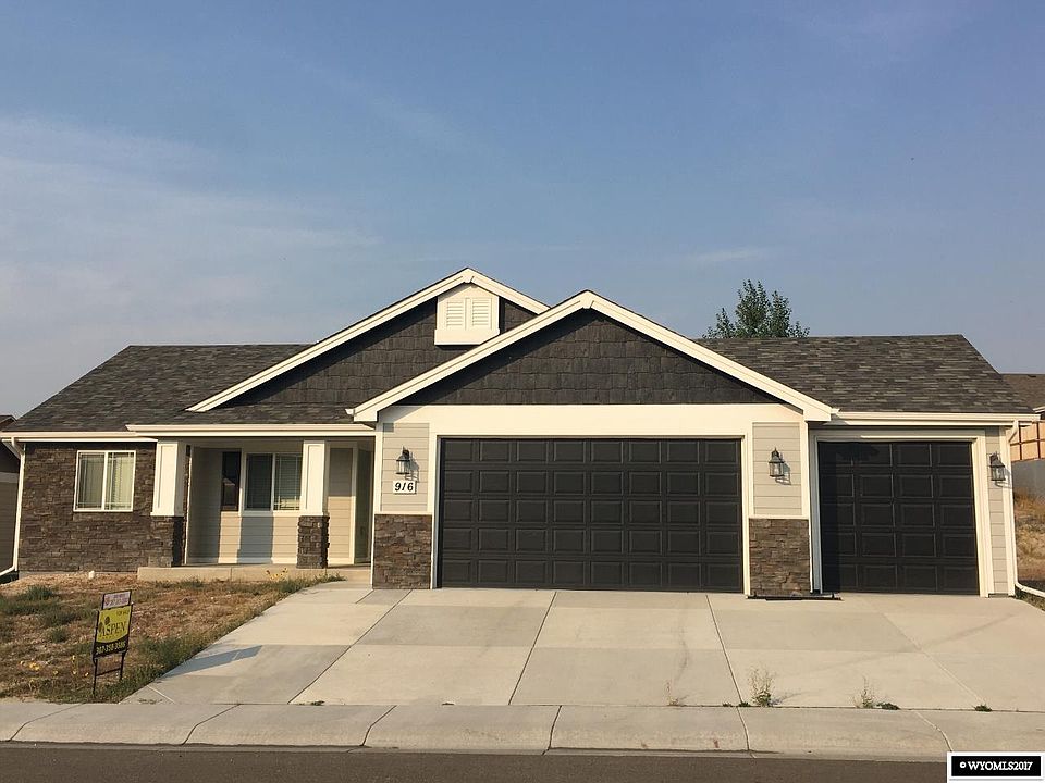 1st image of 916 Eagle Dr