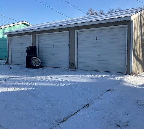 3rd image of 119 10th Ave W