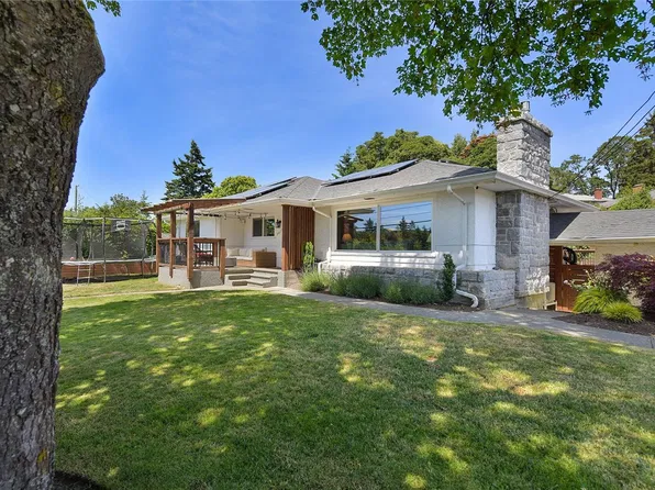 3877 Cedar Hill Cross Rd, Saanich, BC V8P 2M9