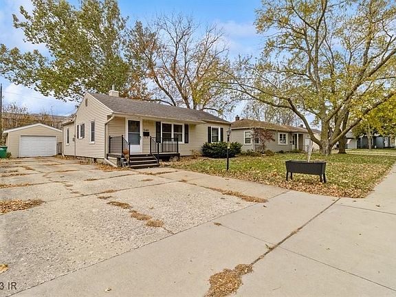 2nd image of 540 SW Southlawn Dr