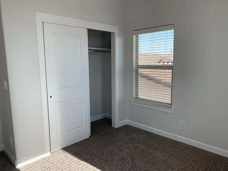 938 Airship Pl — Photo 19