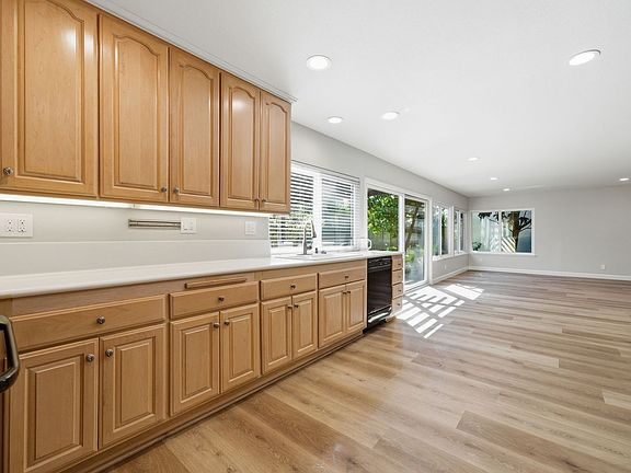5th image of 18388 Santa Veronica Cir