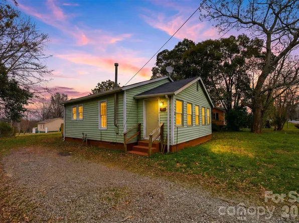 630 2nd St SW, Conover, NC 28613
