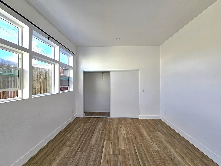 2711 W 60th St — Photo 31