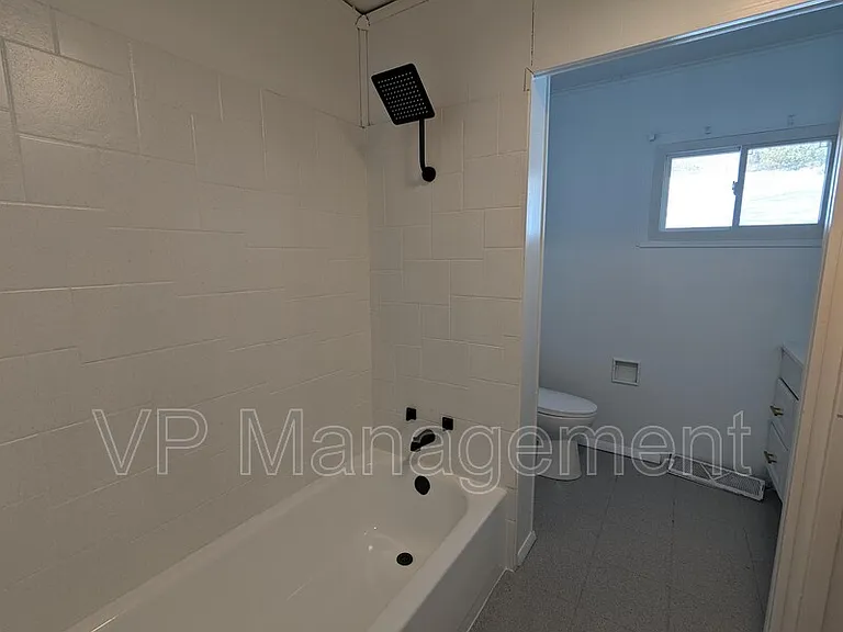 1536 Spring St — Photo 6