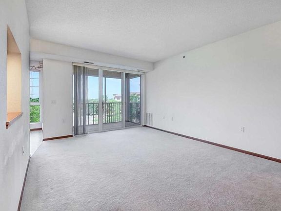 4th image of 15001 Burnhaven Dr Unit 302