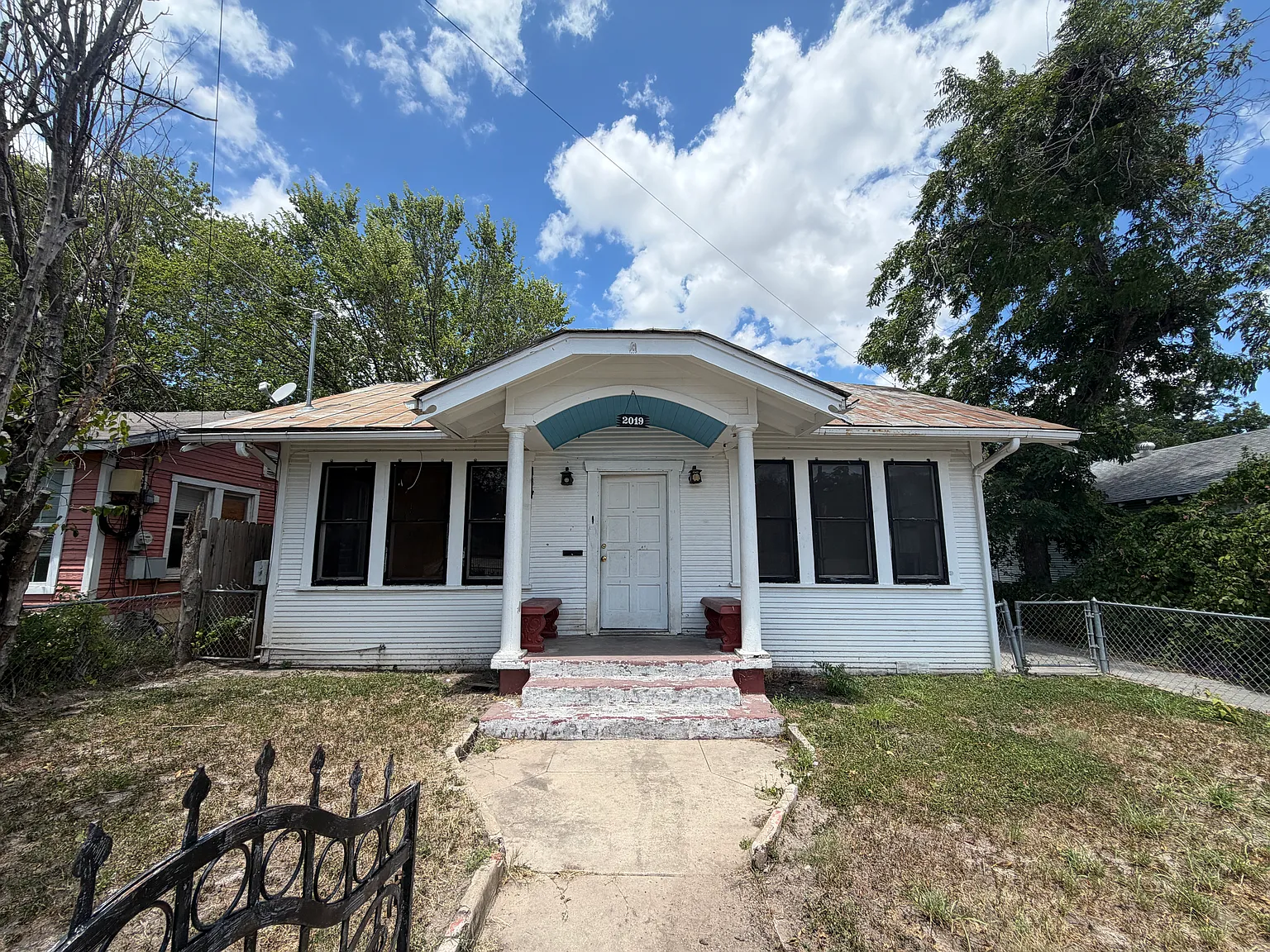 3 bed, 1200 sqft, $1,300 — Photo 1