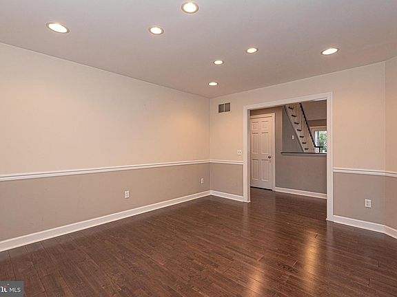 4th image of 202 W Manor Dr
