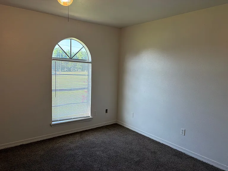 5705 E Texas St #9 — Photo 8