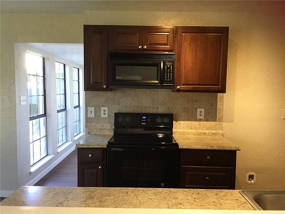 4th image of 668 Stonehenge Dr