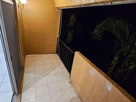 5th image of 10270 NW 35th St APT 21