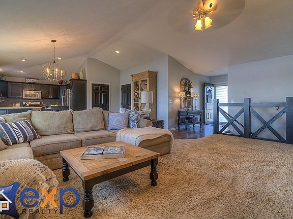 5th image of 13420 Montrose Ct