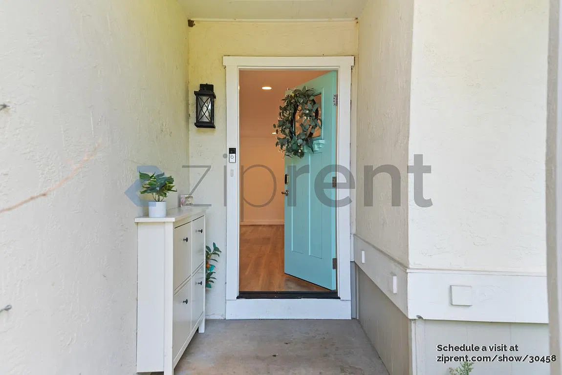 3 bed, 1404 sqft, $5,247 — Photo 3