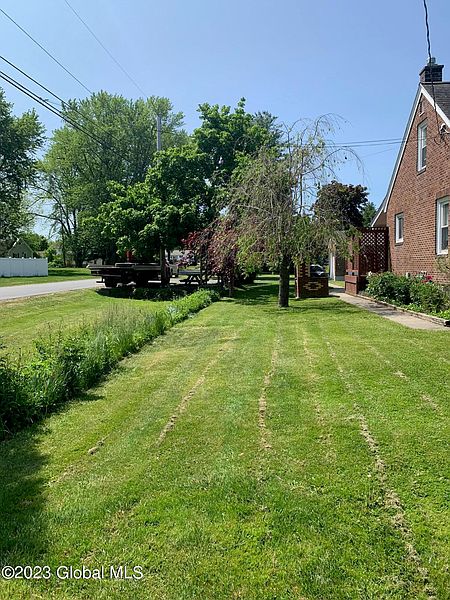 3rd image of 273 Giffords Church Road