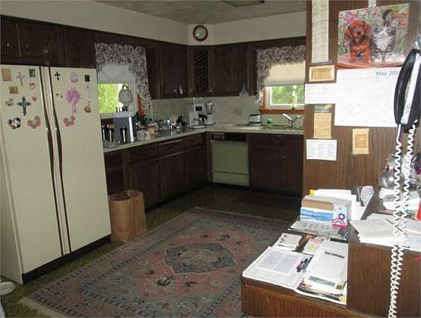 2nd image of 853 River Rd