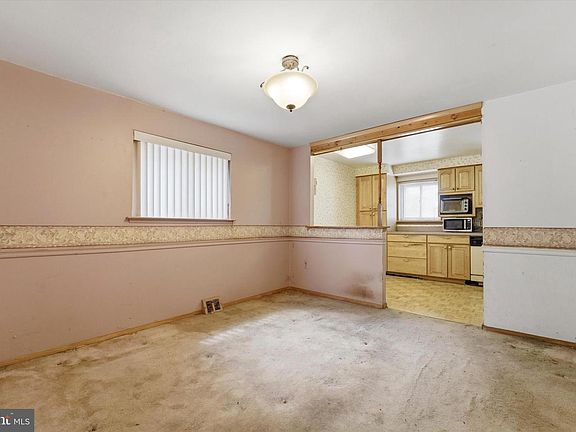 3rd image of 2641 Maxwell St
