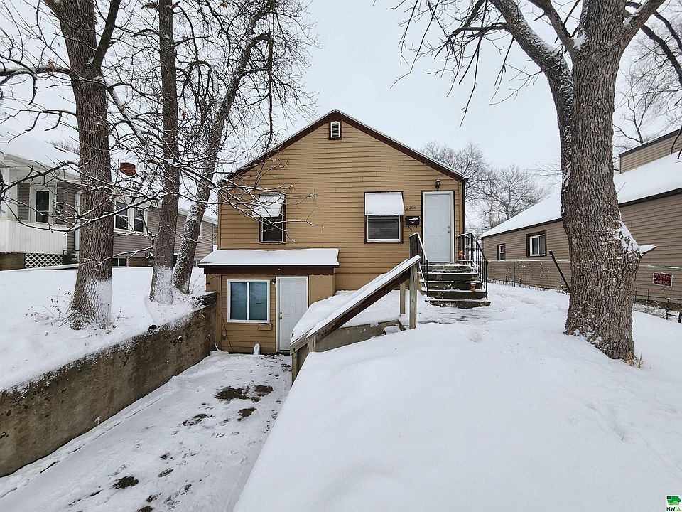 1st image of 2206 S Lakeport St