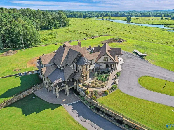 1690 Son Johnson Rd, Boaz, AL 35956