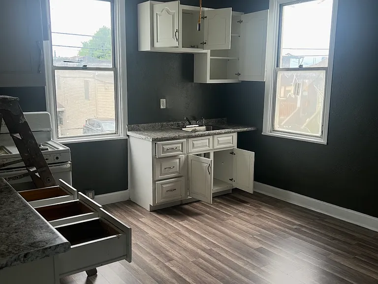 111 Churchill St — Photo 3