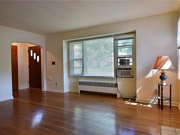 3rd image of 2148 Woodland St NE