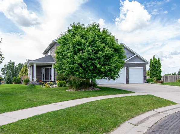 3827 15th St S, Moorhead, MN 56560