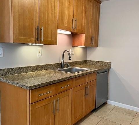5th image of 318 Roble Ave #320