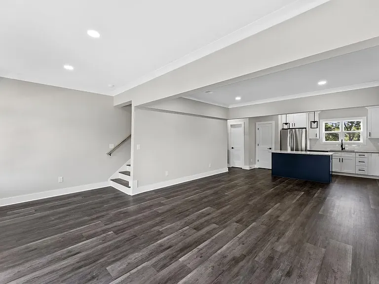2506 Bratton St — Photo 4