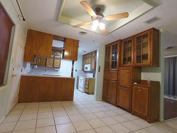 2nd image of 209 Upas Ave